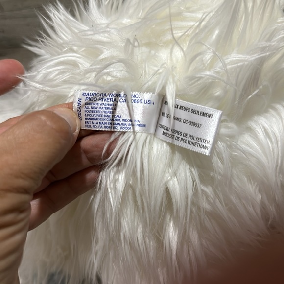 Aurora white yeti plush - Picture 7 of 7